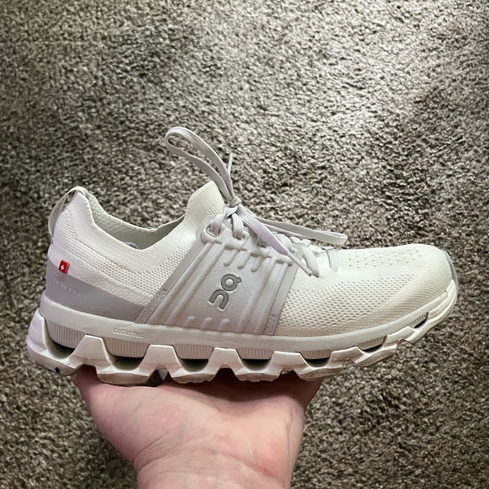 ON CLOUDSWIFT 3 WHITE/FROST SZ 7.5 WMNS 100% AUTHENTIC WORN ONLY A FEW TIMES